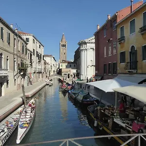 https://sestiere-dorsoduro-venezia-a-due-passi-dal-ponte-dei-pugni.hotelslidodijesolo.com
